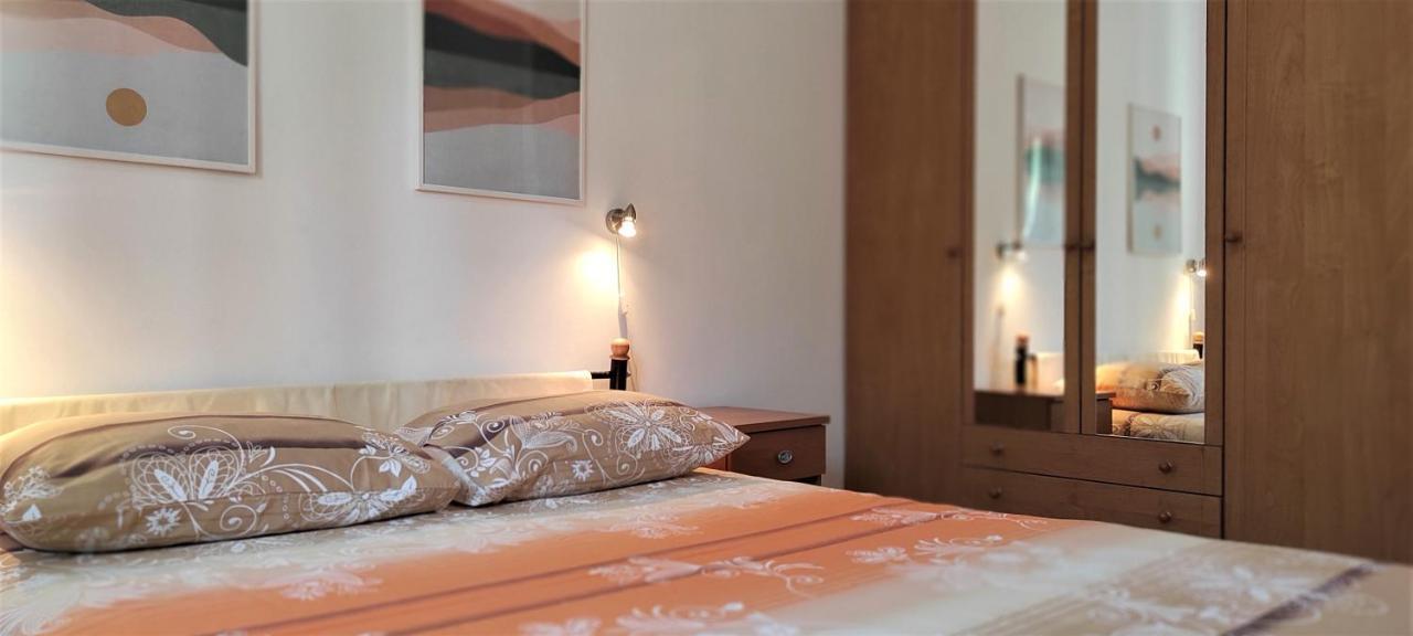 Apartments Ljilja Sea View スラティネ エクステリア 写真